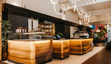 D·Origen Coffee abre la primera cafetería en el mundo con mobiliario hecho a partir de posos de café