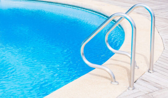 Sumérgete en el placer: piscinas de fibra para un oasis en tu jardín