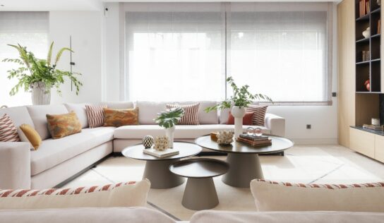 Cojines con diseño, textura y confort: los imprescindibles para redecorar cualquier rincón este otoño