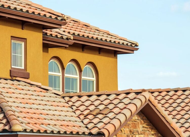 ¿Cómo un tejado protege la estructura de la vivienda?