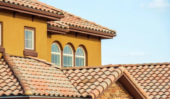 ¿Cómo un tejado protege la estructura de la vivienda?