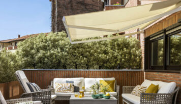 Toldos para balcones y terrazas: protección, confort y eficiencia en espacios exteriores
