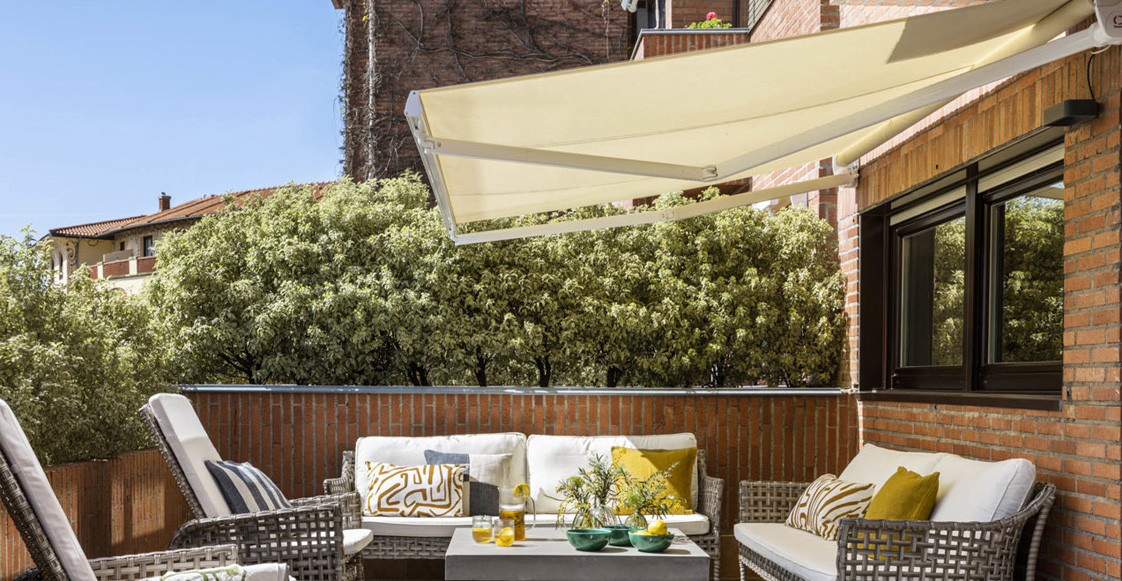 Toldos para balcones y terrazas: protección, confort y eficiencia en espacios exteriores